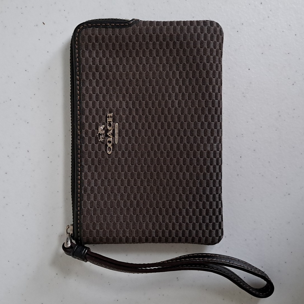 Coach Corner Zip Wristlet in Legacy Jacquard Black/Grey/Silver